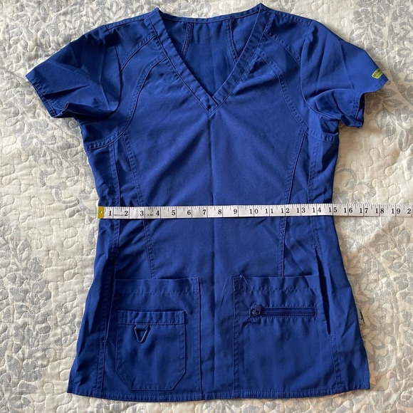 XS Med Couture Women’s ‘Activate’ Scrub Set - Picture 6 of 12